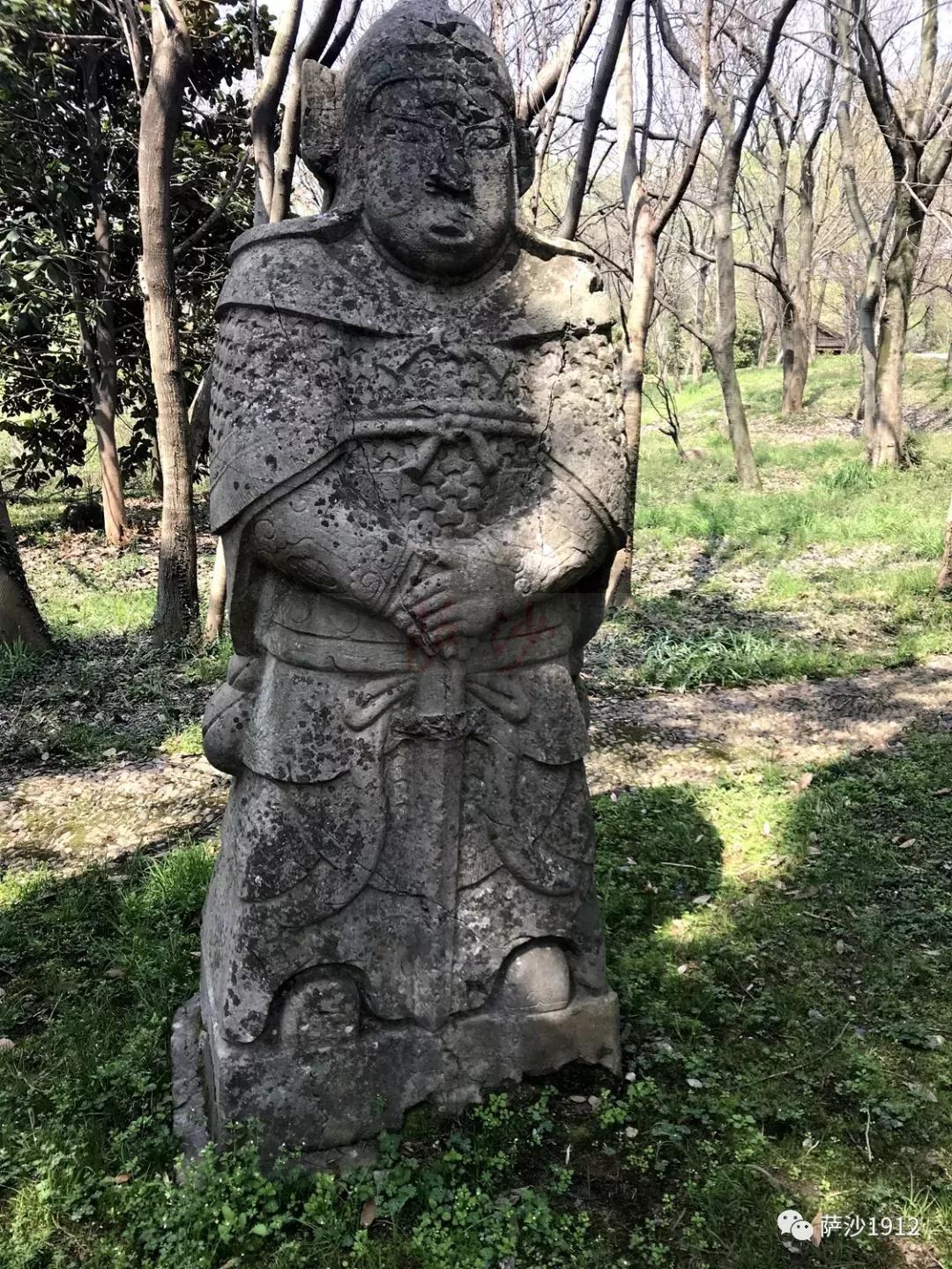 于是,朱棣就按照明代亲王的标准,修建了这个浡泥国王墓.