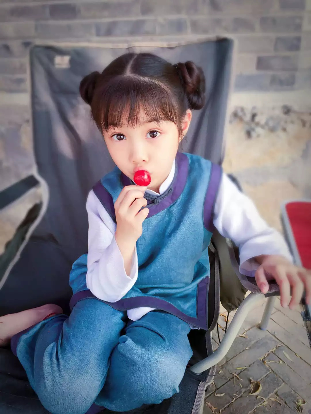 年代大剧《娘道》热播 双"yan"系童星李亚真展"学霸"特质