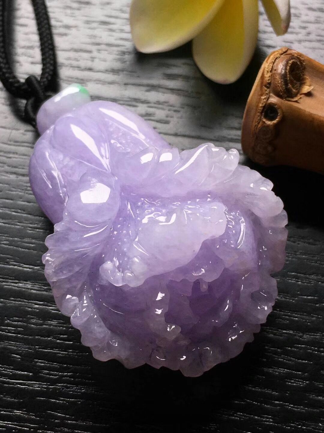 夜市便宜买的翡翠小原石裂纹缠身竟还取出一颗冰润紫罗兰白菜