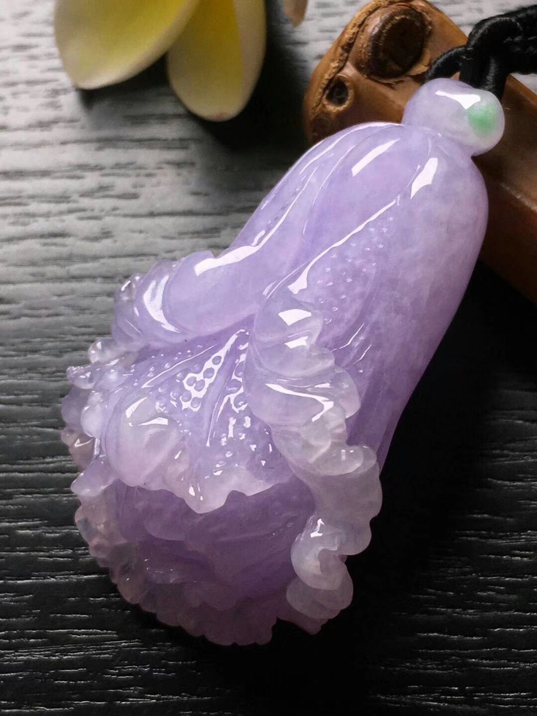 夜市便宜买的翡翠小原石裂纹缠身竟还取出一颗冰润紫罗兰白菜