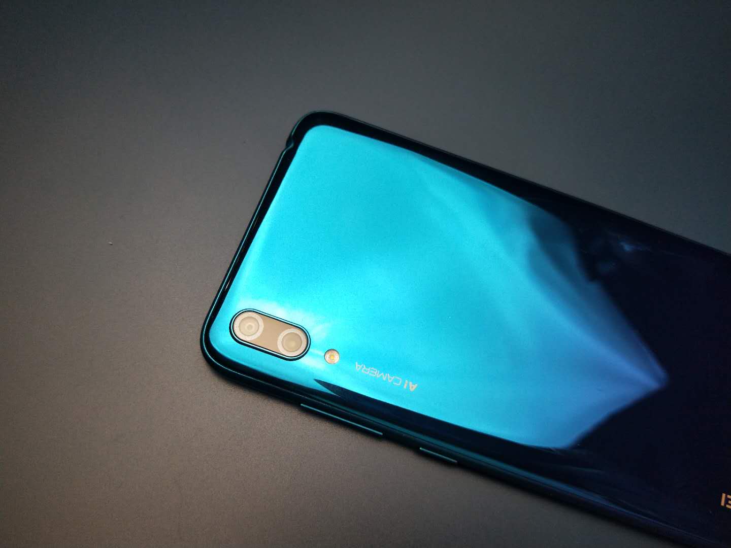 将大屏进行到底华为畅享9携626英寸珍珠屏炫彩发布