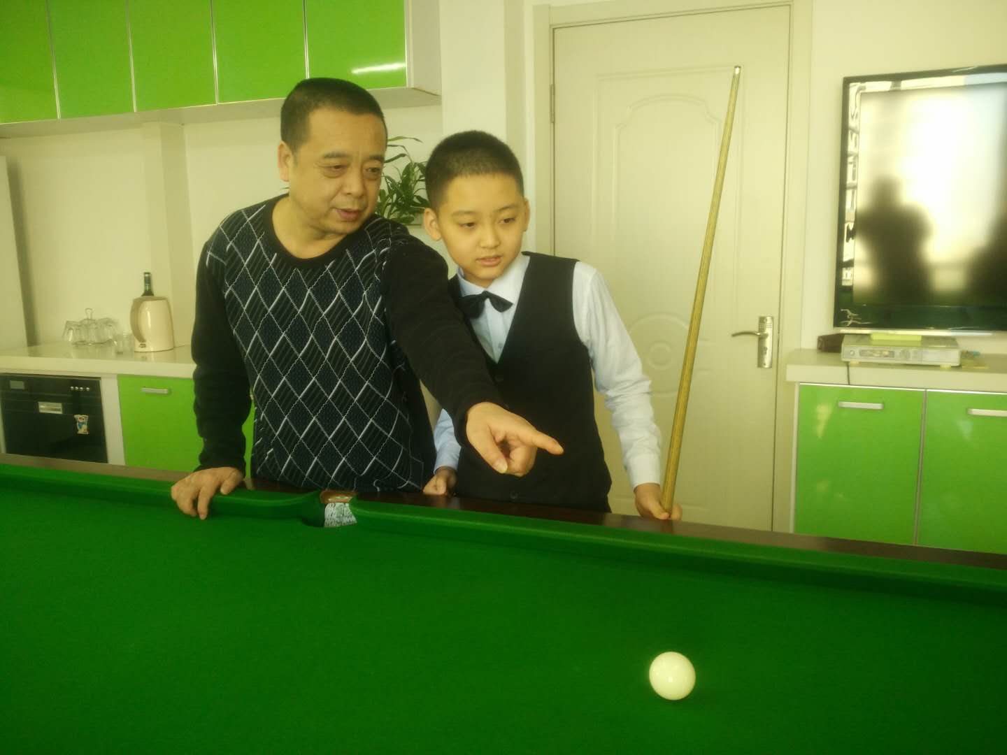 鞍山11岁少年休学练台球,球龄长达8年|台球|丁俊晖|儿子_新浪网