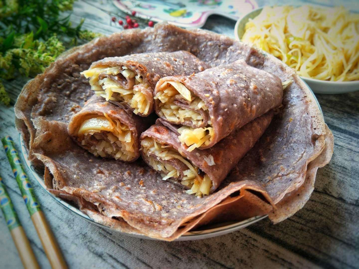 教大家正宗杂粮煎饼外面5元一个在家随随便便就能做太香了