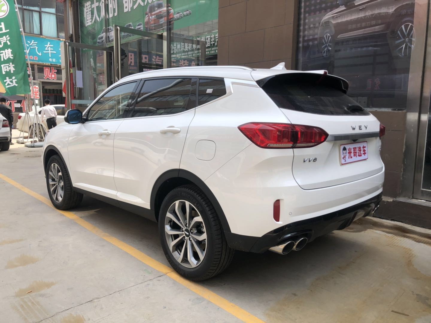 15万的suv,用1万的音响,4个排气管,静态评测长城vv6