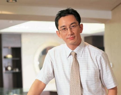 他被称"最帅张无忌",两次婚姻都失败了,今11岁女儿颜值超高