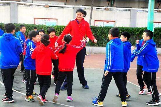 被称为女姚明,母亲是昔日女篮国手|张子宇|篮球|身高_新浪新闻
