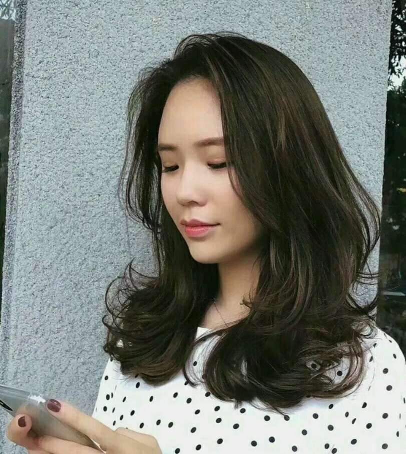 发量多的女生适合哪些发型呢?