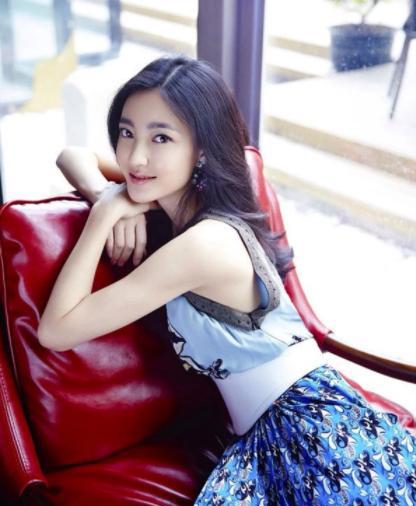 素颜女神王丽坤和男神杨洋晒自拍合照:表情"帅到没朋友"!