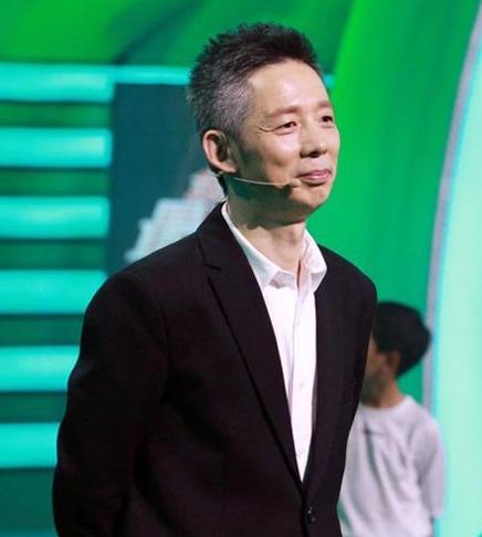 蒋昌建一个小动作表明站队,人格魅力获点赞,六年白发惹人心疼