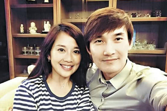 但是看到的脸就会非常的熟悉,张铎饰演过很多的电视剧,和妻子陈松伶也