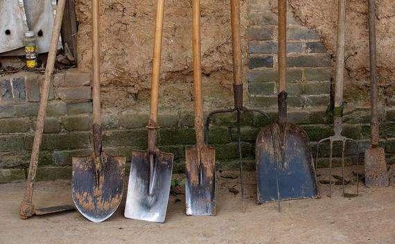 农民一铁锹挖出八个铜盆,国家奖励200元后,如今已禁止出国展出