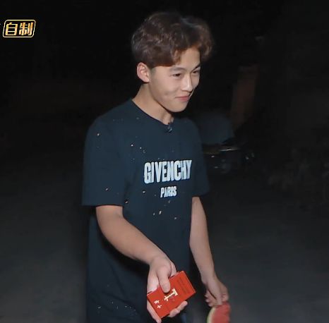 《变形计》富二代在农村洗了个澡,回来竟上交这东西,导演看懵了