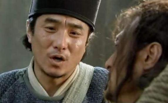 董超薛霸是没有武功的小喽啰为何高手林冲却十分怕他们