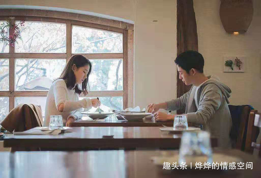 梦回旧时光，前男友请我吃饭的梦境解析