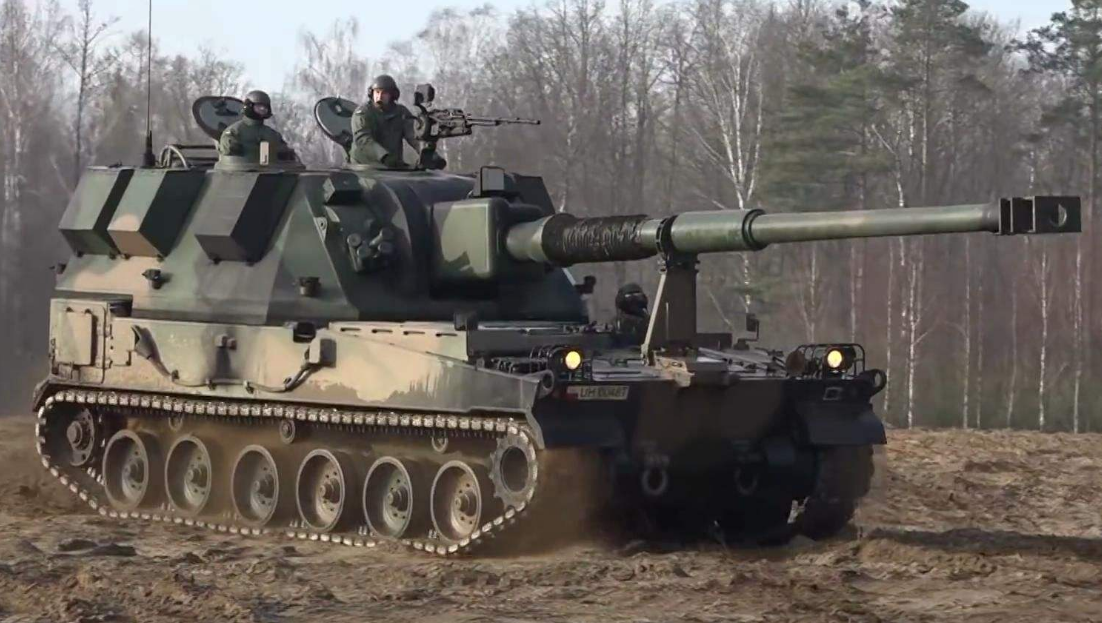 美军两款未来重炮同台测试 俄罗斯:都是软脚虾