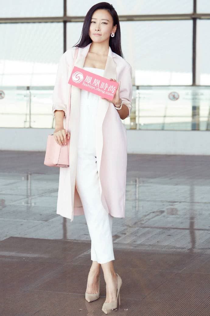 毛俊杰穿斜肩裙惊艳众人简直是大写的s型网友谁受得了啊