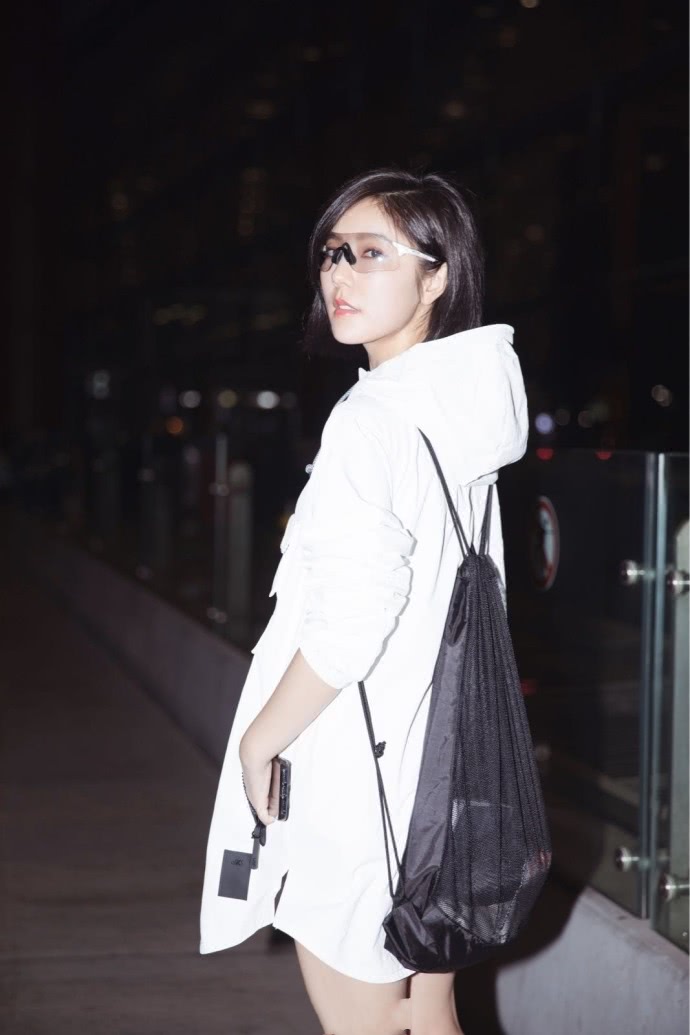 赵奕欢剪了个寸发,简直像换了张脸,网友:说你整容了我都信!