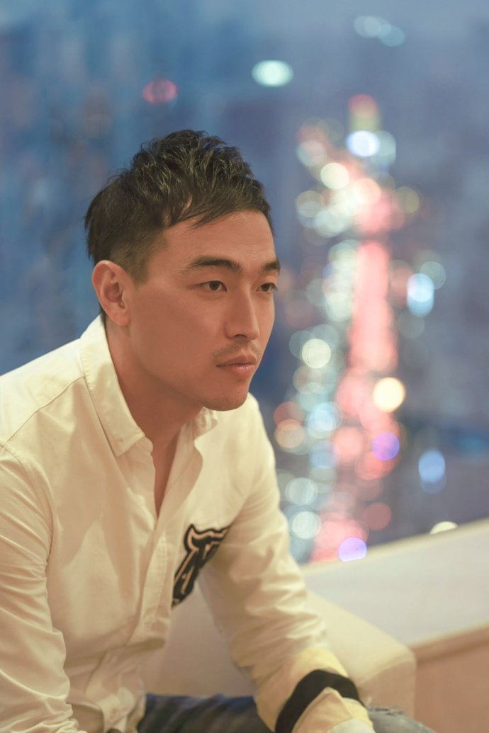 恒大国脚冯潇霆专访形象照靓丽呈现——你未曾见过的霆哥!