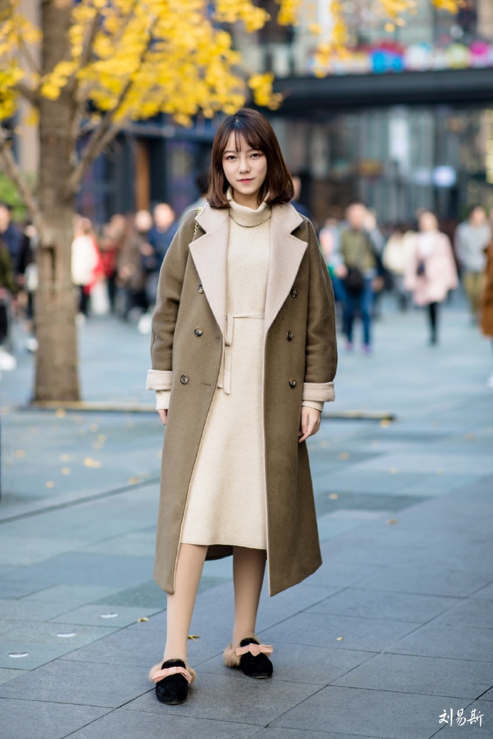 街拍:冬季显气质的穿搭,拒绝臃肿,分分钟穿时尚女神范
