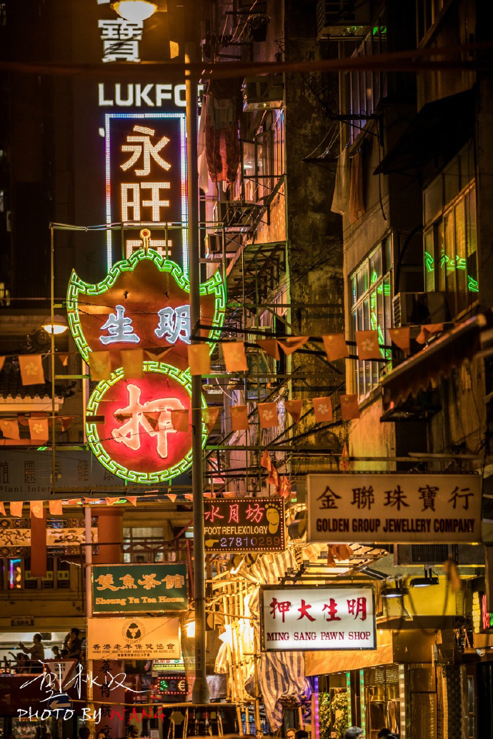 绝版角度看庙街,不见古惑仔,却见许多烟火气息|庙街|停车场|古惑仔_新浪新闻
