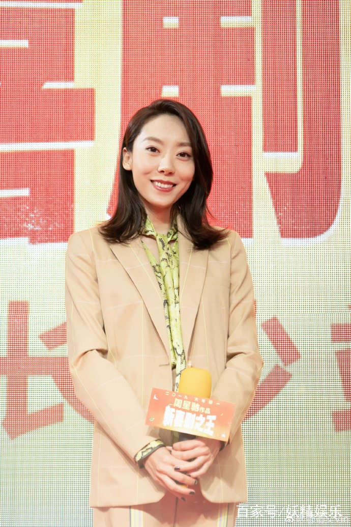 星女郎鄂靖文曾在西游伏妖篇中跑龙套如今终于如梦成真