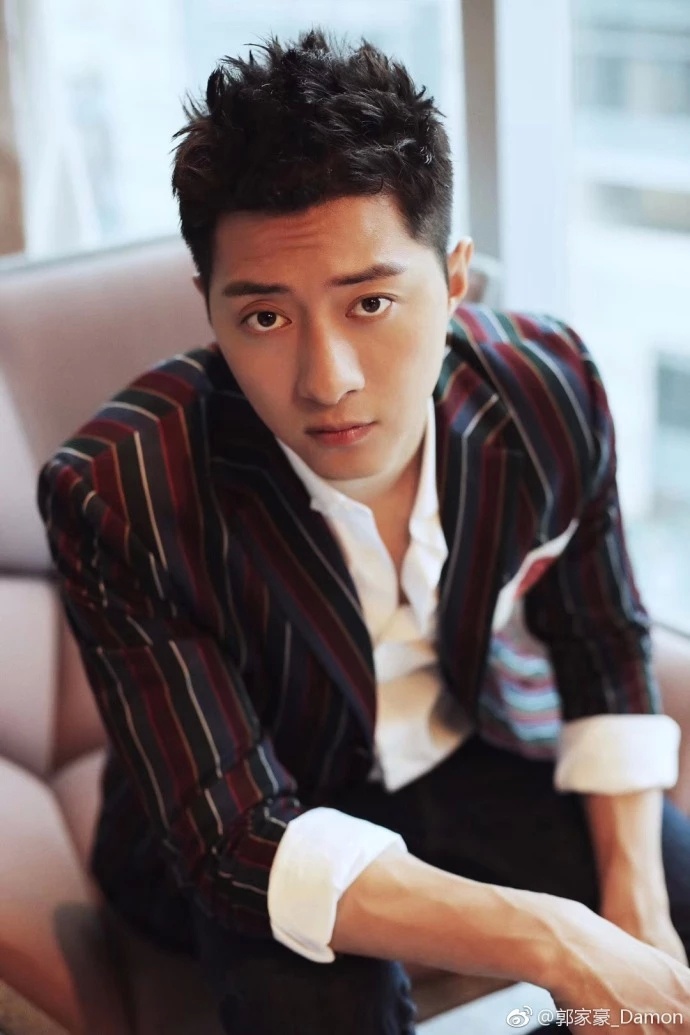 长相帅气娶相恋多年的大学同学恩爱至今如今2岁儿子长得可爱