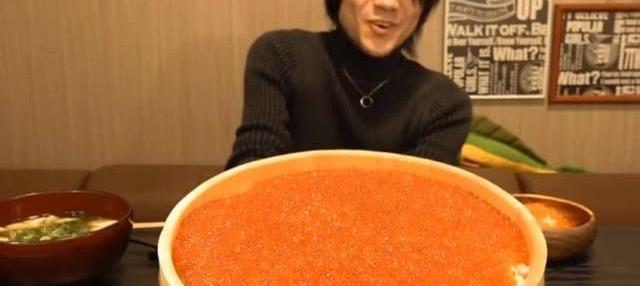 大胃王挑战"20斤鱼子酱",第一口就露馅,网友:就服你!