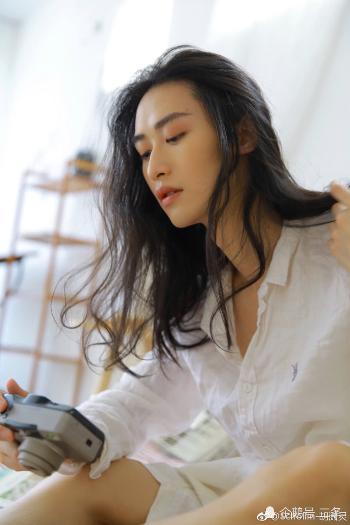 《橙红年代》惊艳的男配角美得让女星们害怕,还撞脸黄安巩汉林