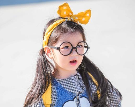 4岁因《爸爸去哪儿》走红,6岁就年赚百万,网友:还有童年吗?