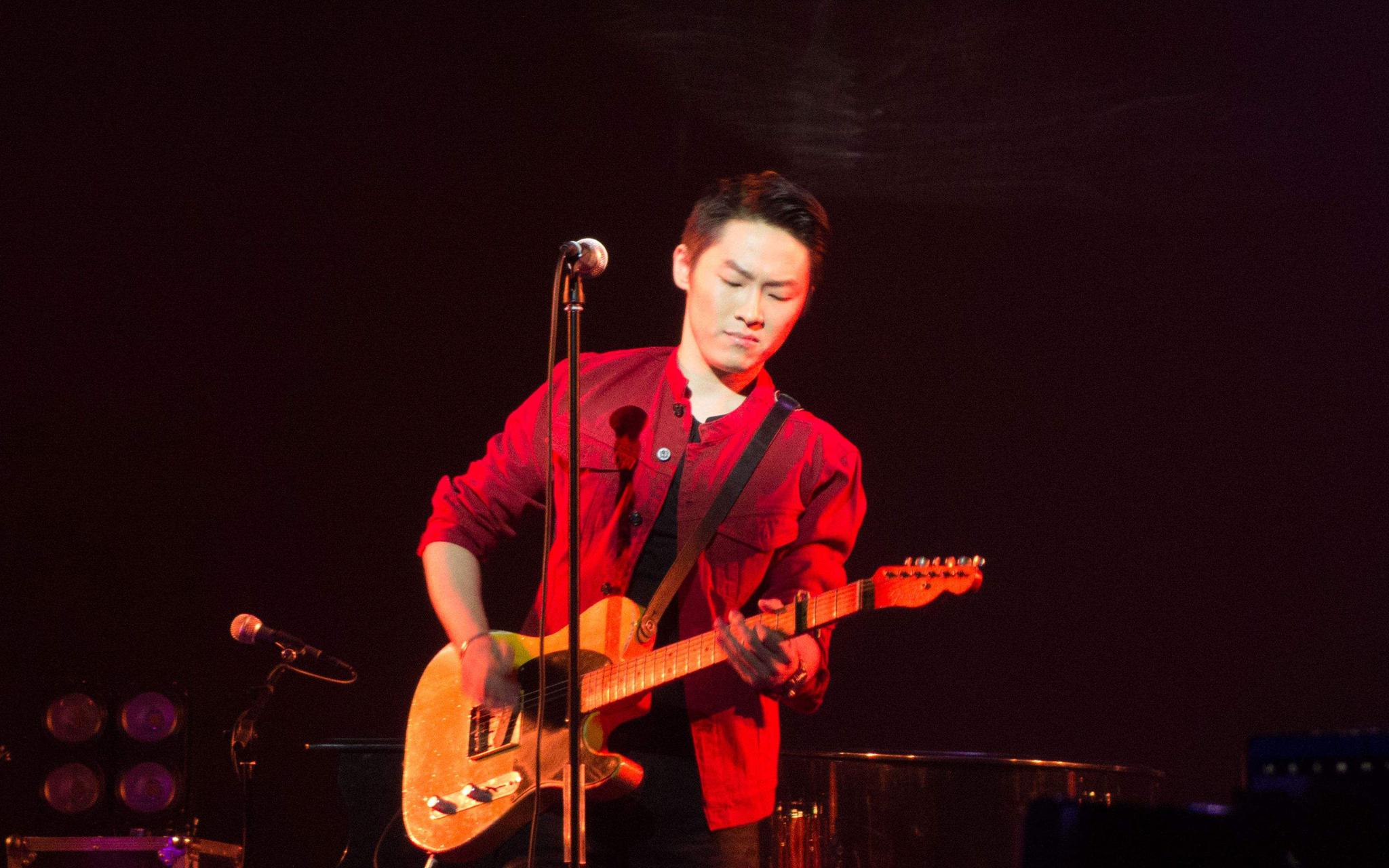 他是好声音首位冠军,也是《歌手》的黑马,如今成唱作人大放异彩