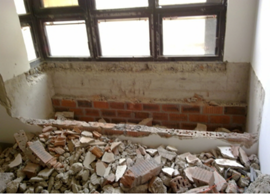 很多人买房后都把飘窗拆掉,听老师傅分析