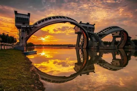 阳春三月来南京石头城遗址公园坐最美的船赏最靓的景