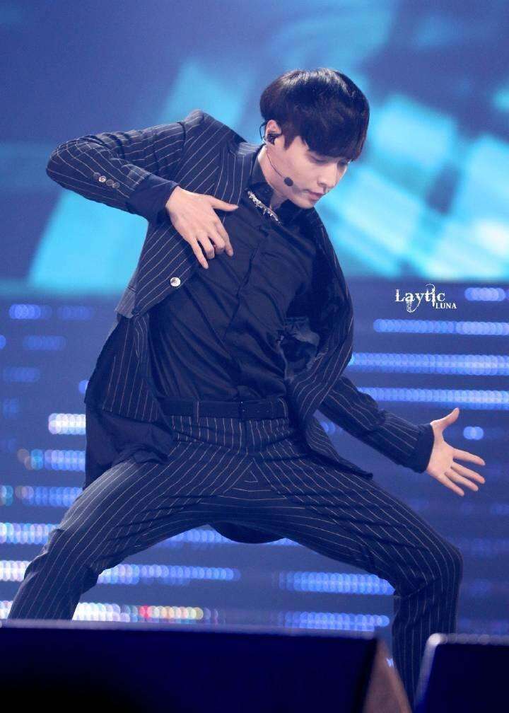 演电影同样出色,为什么说他是亚洲舞王,因为他对任何舞蹈都是来者不拒