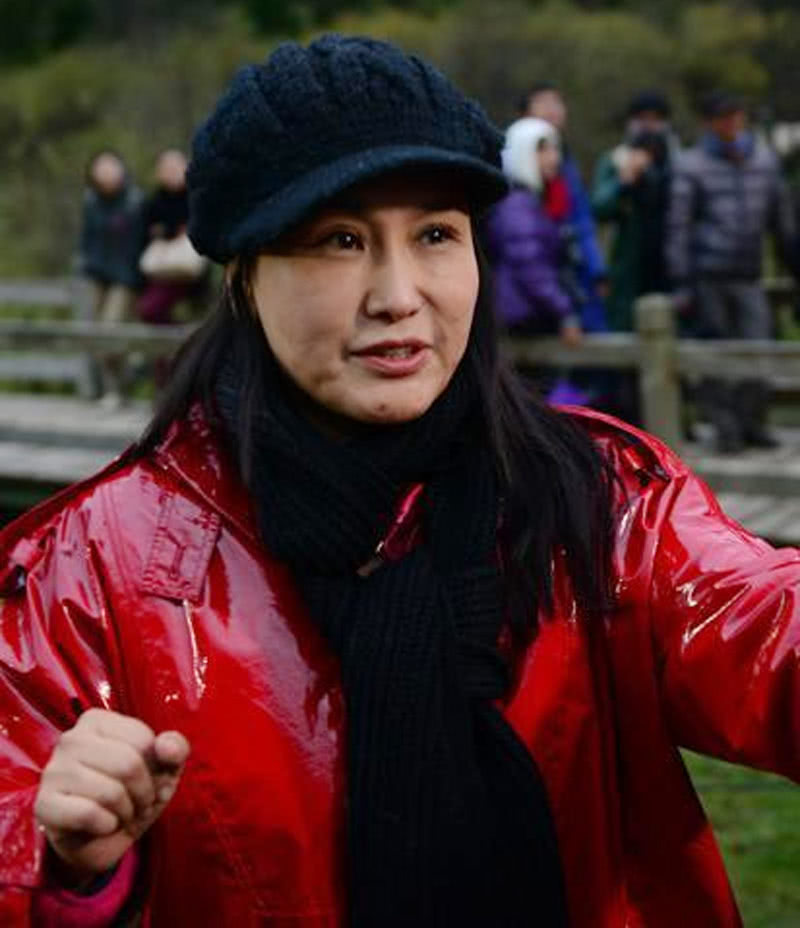 51岁江珊和50岁王茜,网友:还是自然老去的脸,看着比较优雅