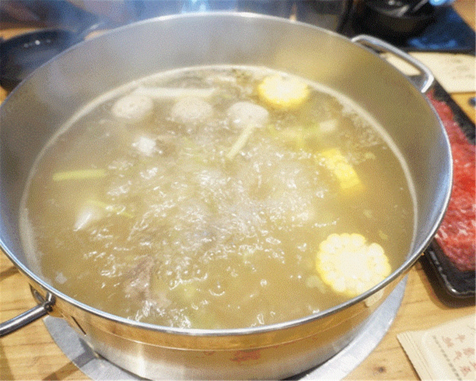 为什么吃火锅要少点"清汤锅"?原来这里面是有"猫腻"的