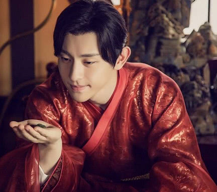 本以为邓伦穿红色古装最帅,直到看见王俊凯,才知什么叫绝代风华