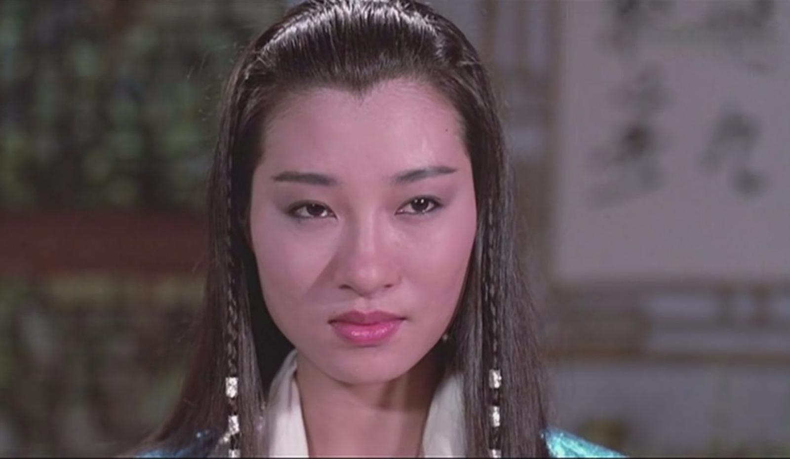 得不说王小凤啊,可她的处境也非常尴尬,由于出演了过多的灵异题材电影