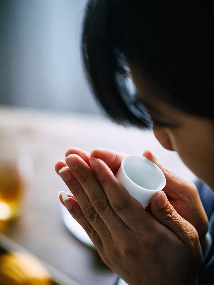 "叩指礼"到底是怎么"叩"?|主人|喝茶|公道杯_新浪新闻