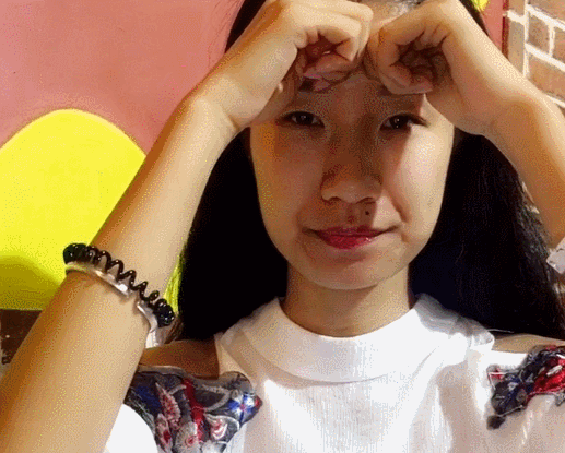 关悦身材好,但脸却很僵硬,跟董璇的天然脸没法比!