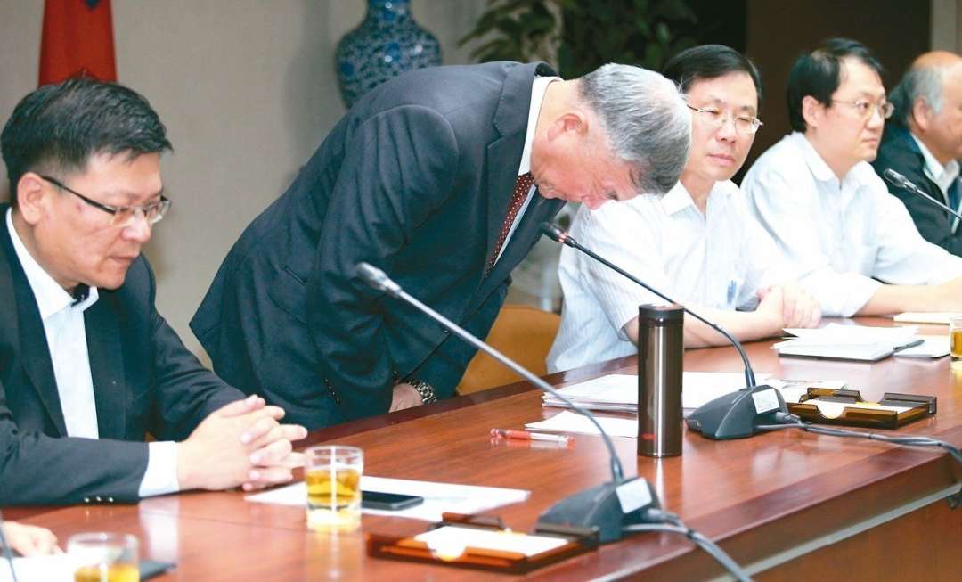 台"经济部长"脱口而出"插在鼻孔"|鼻孔|发电|唐德明_新浪新闻