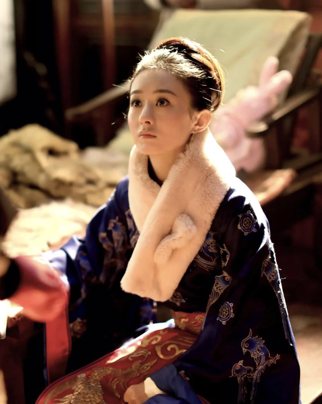 赵丽颖"诰命夫人"造型美翻了!网友:有种女状元的面相!