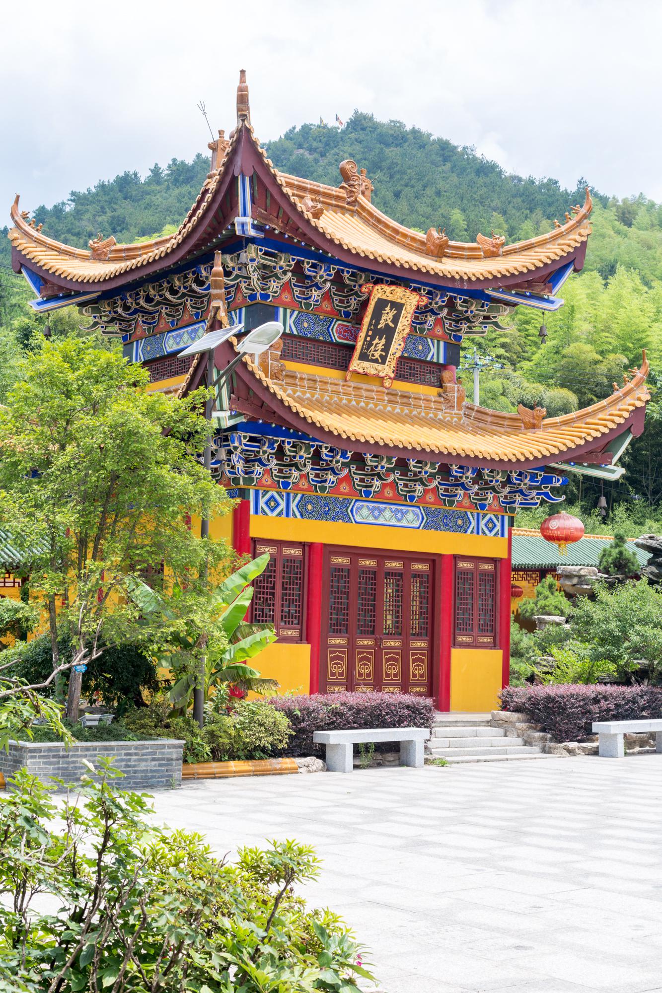 紫金寺,原名白龙庙,坐落于于安徽省广德县邱村镇下寺李村,地处皖,浙