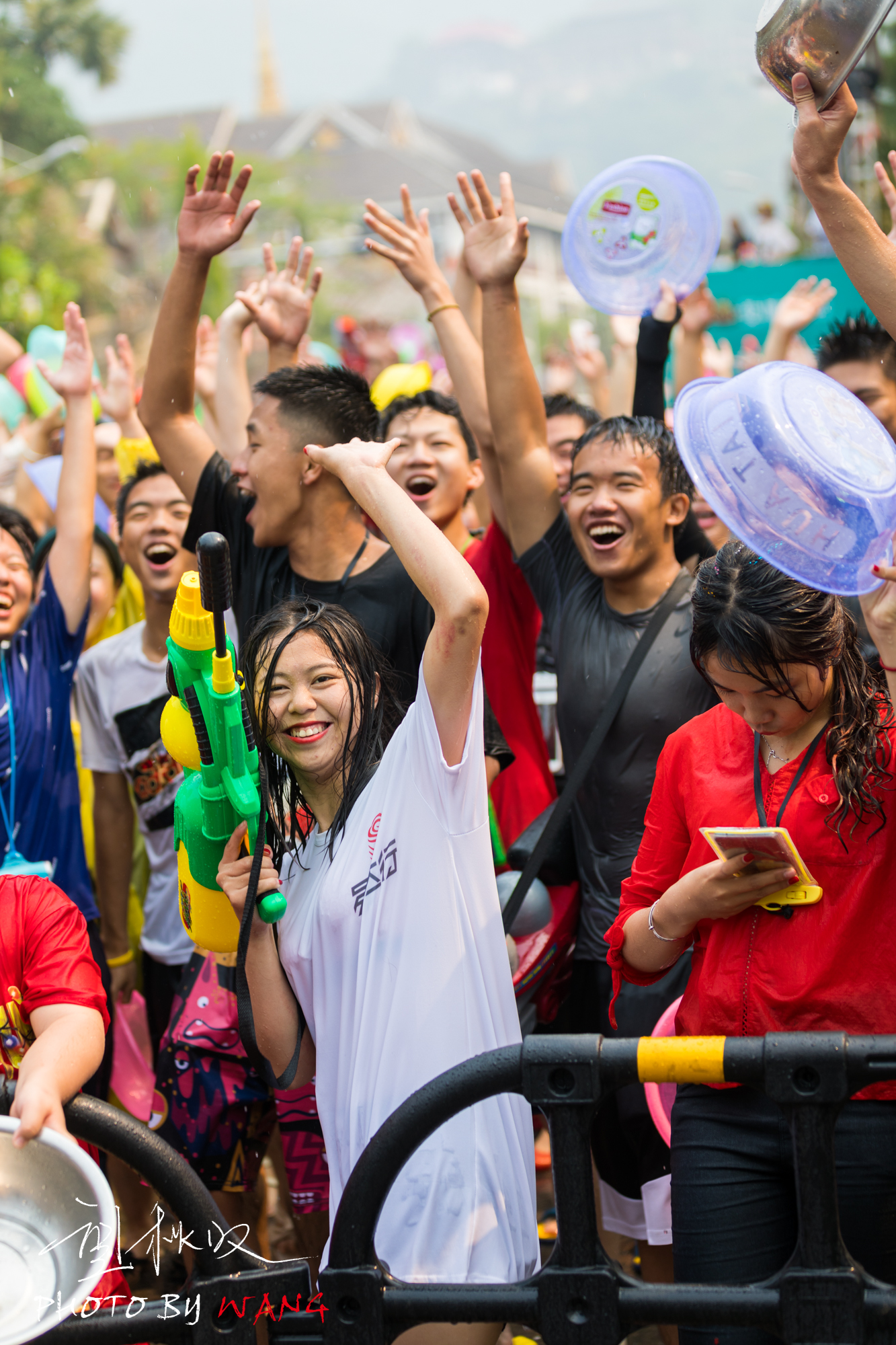 不止美女帅哥,超人,龟仙人,电音dj与你一起high翻泼水节