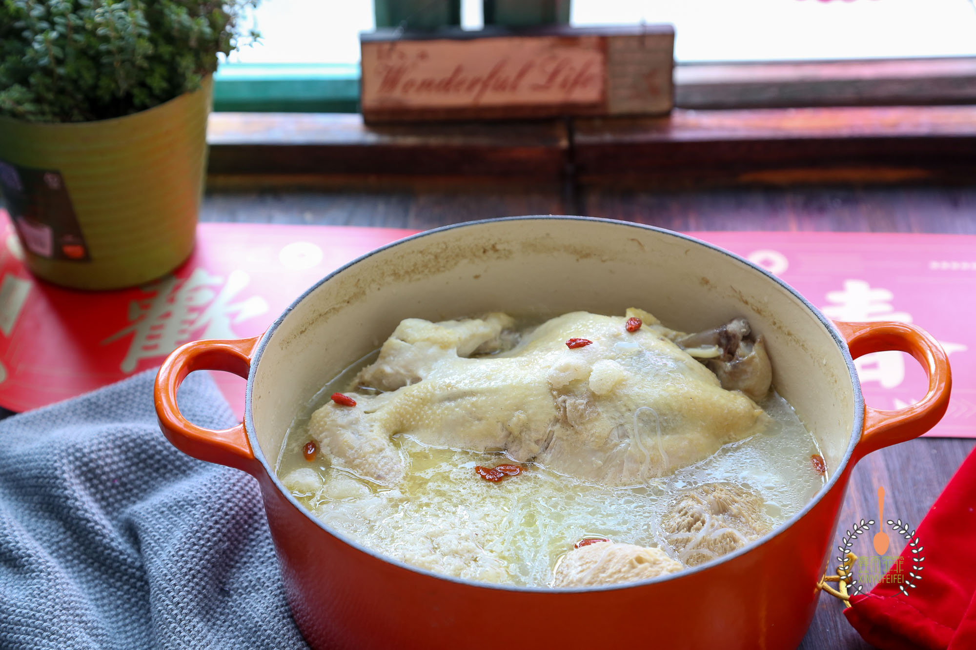 小媳妇用它炖了一锅汤,热气腾腾太香了馋死人