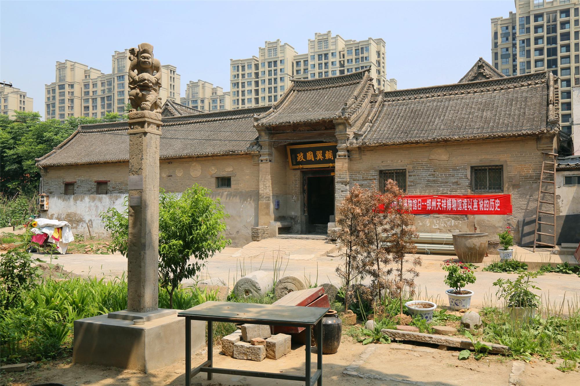 它是祖屋中的"锦鲤",有人出1亿屋主不卖,答案在门匾落款上!