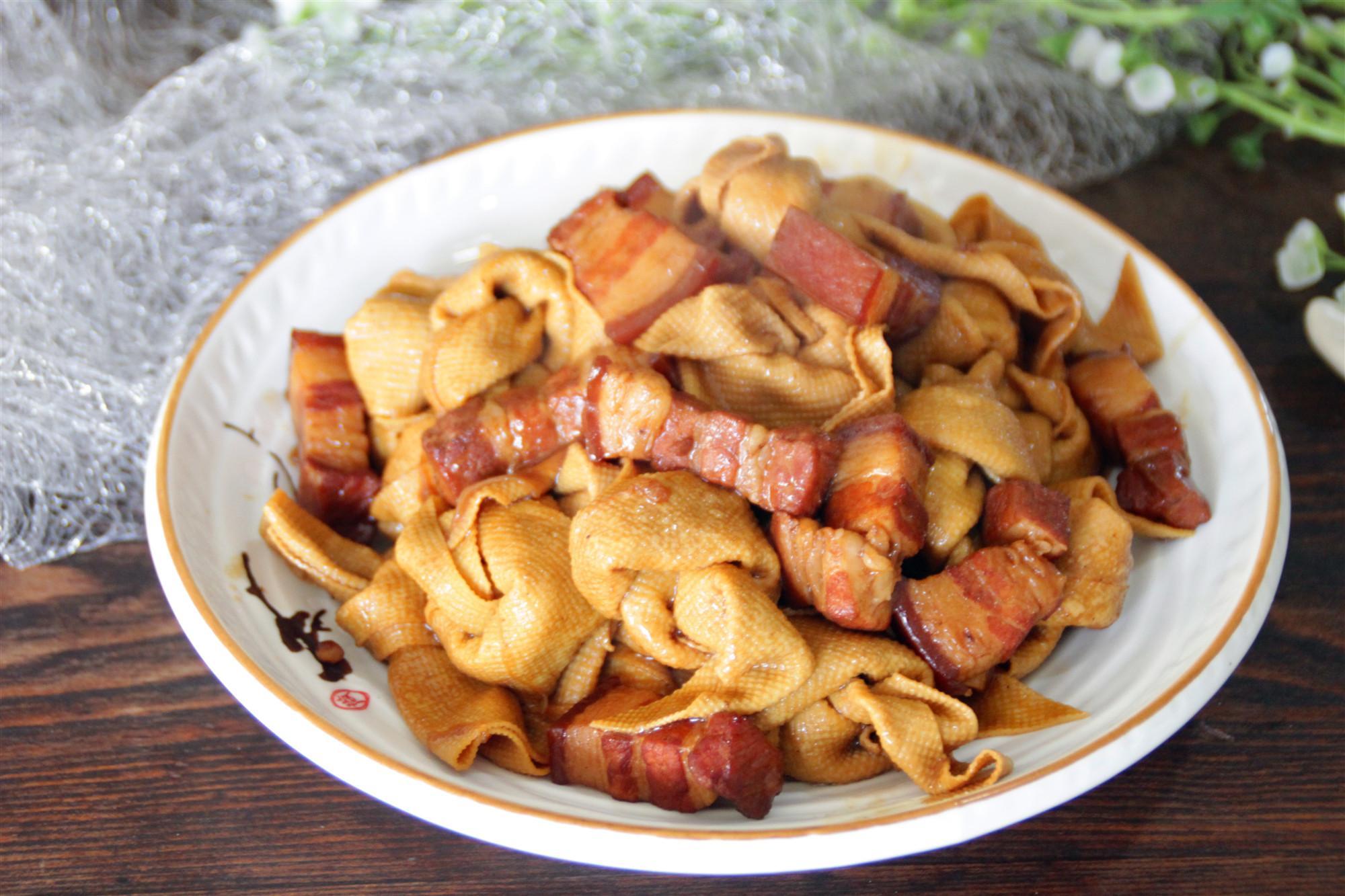 干豆腐最香的做法,卷一卷,炖一炖,吃着入味,又香又劲道