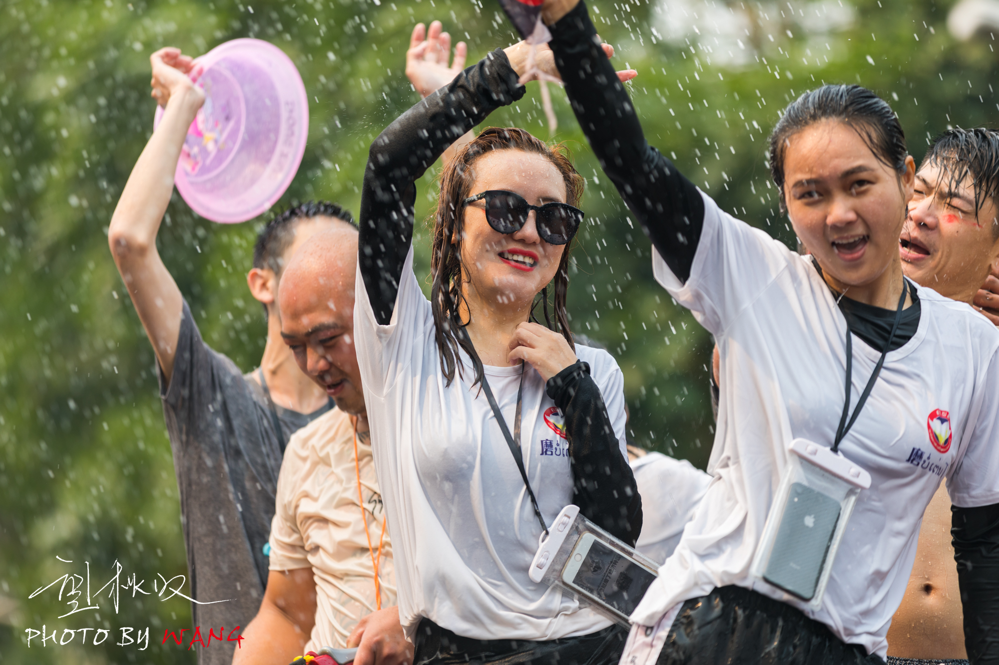 不止美女帅哥,超人,龟仙人,电音dj与你一起high翻泼水节