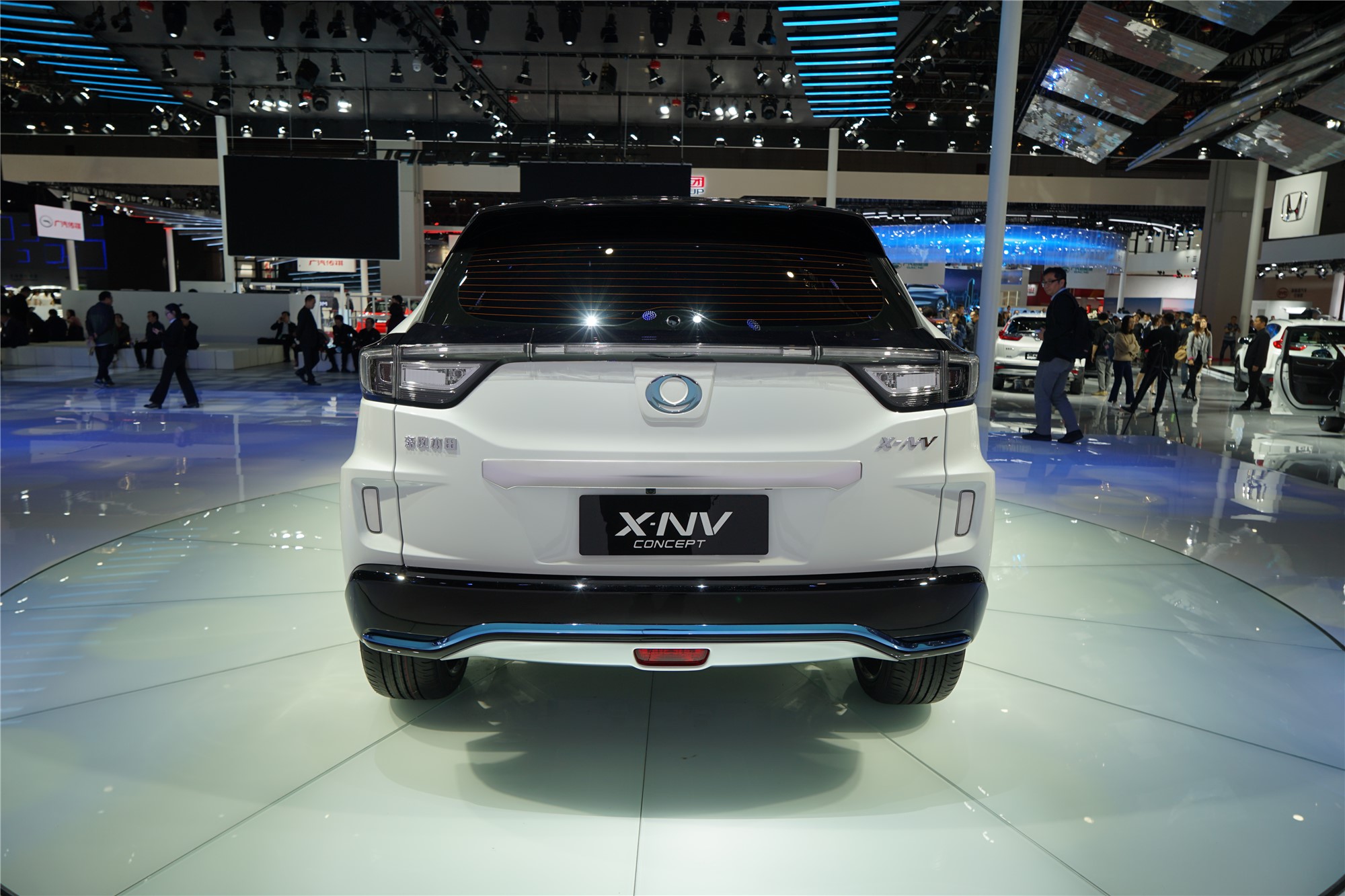 综合续航340公里 东风本田x-nv概念车亮相