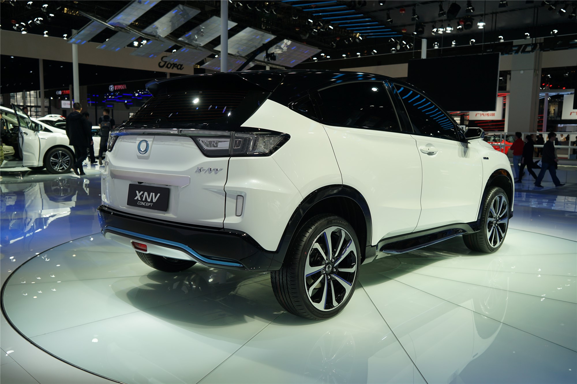 综合续航340公里 东风本田x-nv概念车亮相