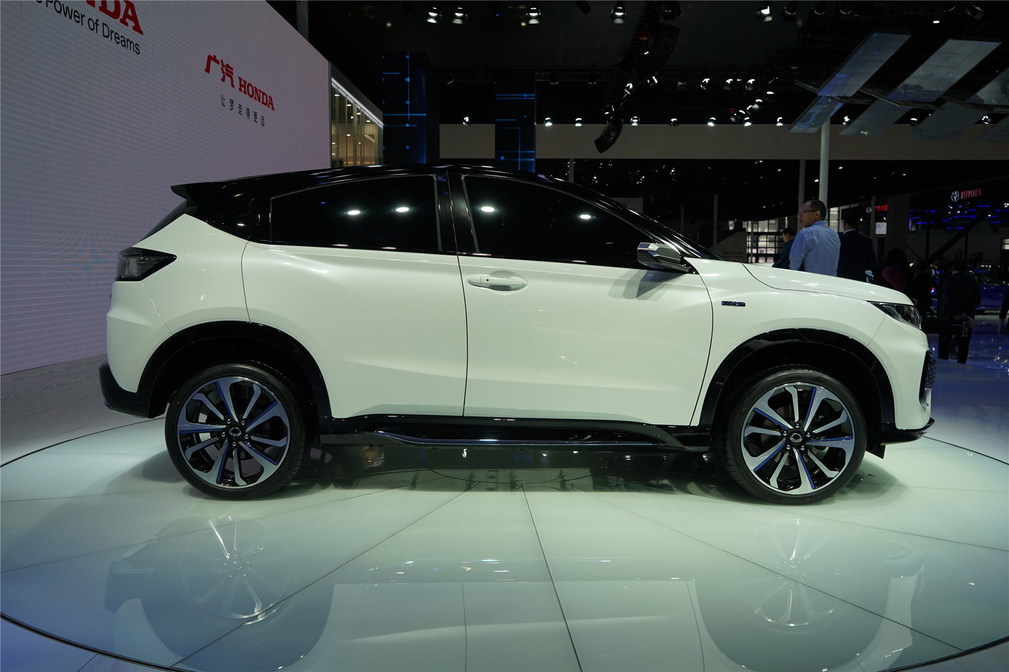 综合续航340公里 东风本田x-nv概念车亮相